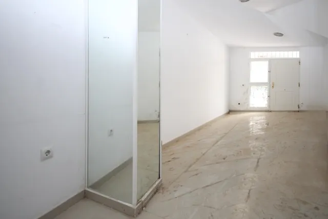 Bajo en esquina para convertir en vivienda o negocio en Alaquàs. con informe de arquitecto — 7