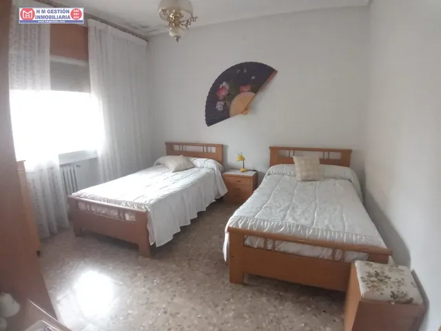 CASA EN ESQUINA EN ZONA PROXIMA A MERCADONA Y ZONA CENTRO — 13