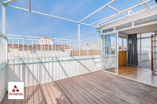 Atico muy amplio con gran terraza en Arabial — 2