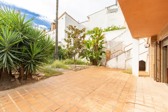 Una residencia exclusiva con terrazas panorámicas en un paraíso natural. — 42