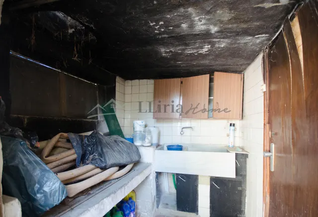 Ref. 04405.- EXCLUSIVA.- Chalet independiente con piscina en Urb. Camp Llíria. — 41