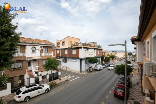 *  ¡Tu nuevo hogar te espera en Churriana de la Vega! Casa adosada con patio, garaje y futura parada de metro a pocos pasos. — 22