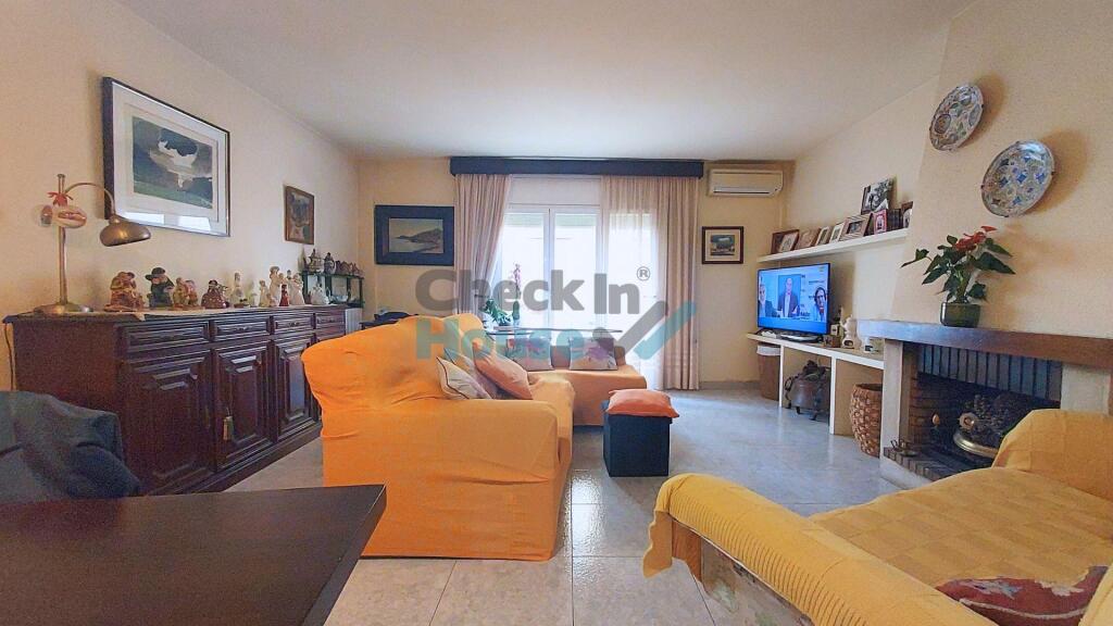 Adosada en Venta en Sant Feliu De Guixols Girona - foto 2