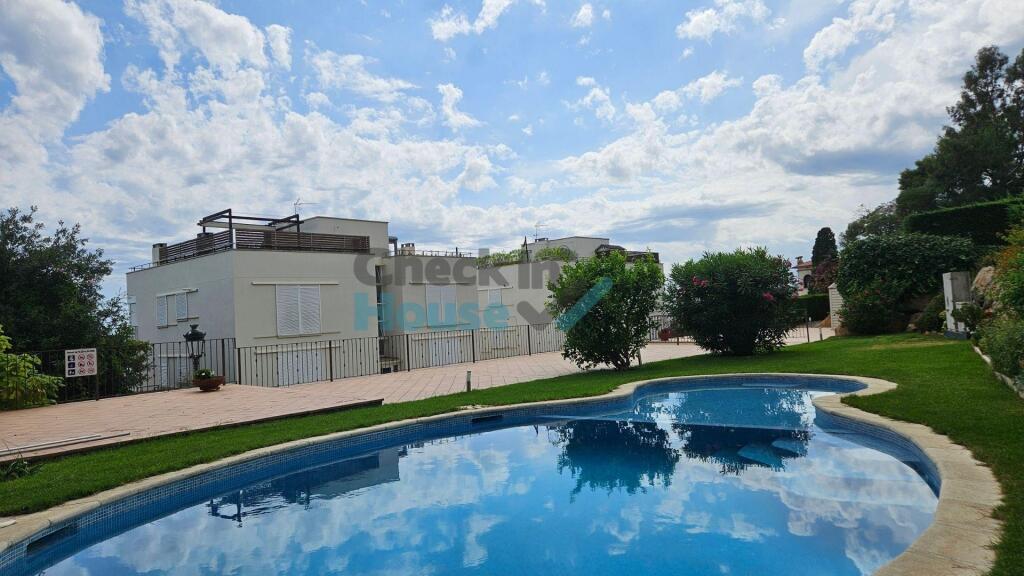 Adosada en Venta en Sant Feliu De Guixols Girona - foto 2