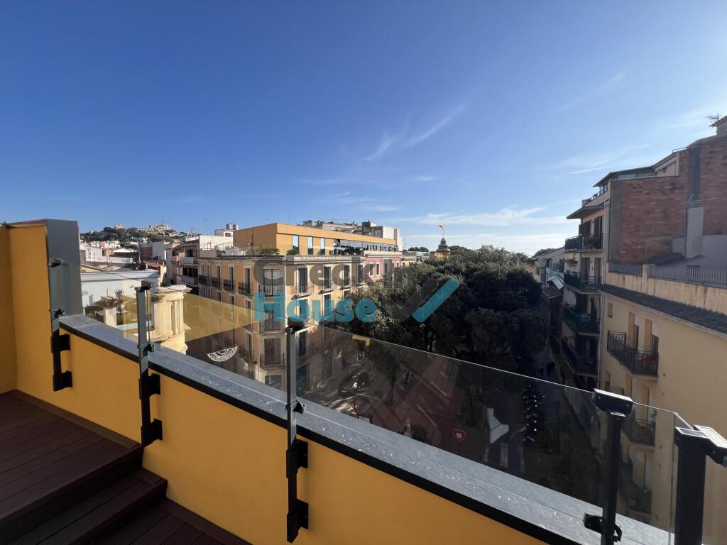 Adosada en Venta en Sant Feliu De Guixols Girona - foto 3