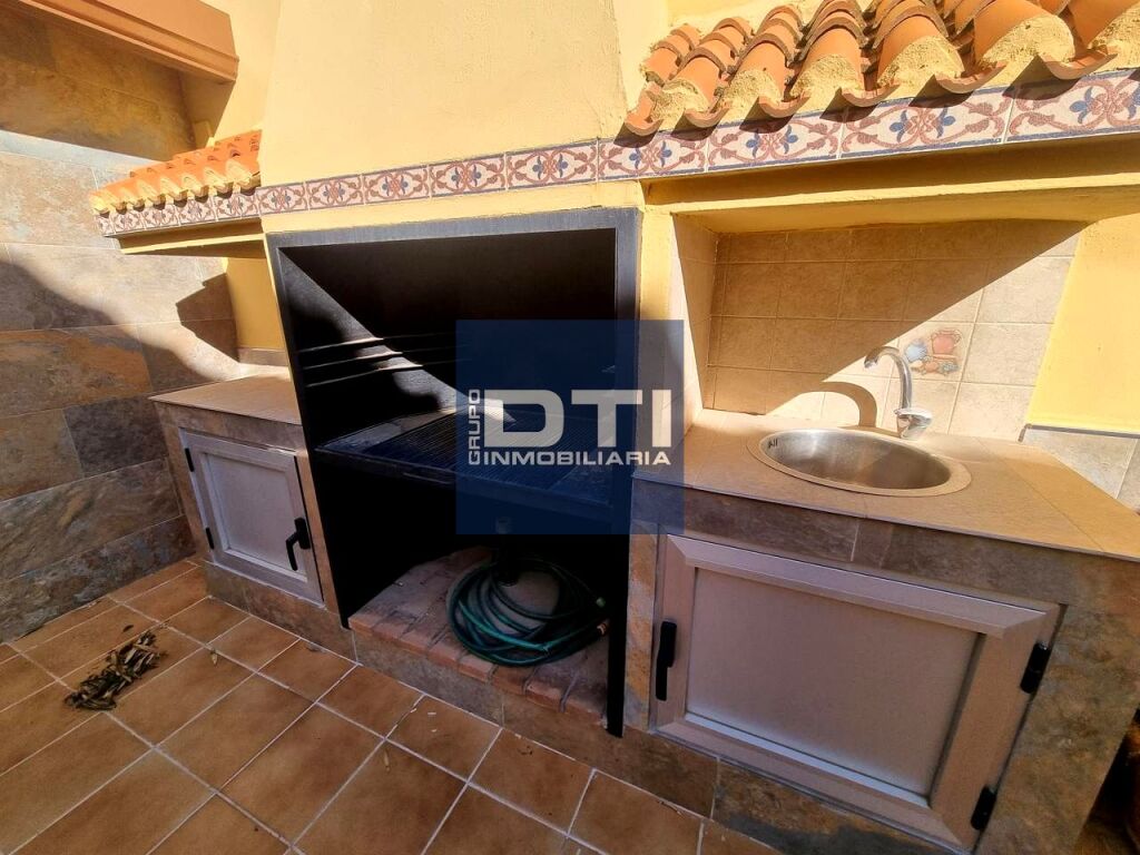Chalet adosado en La Gineta con patio, garaje amplio y todas - foto 14