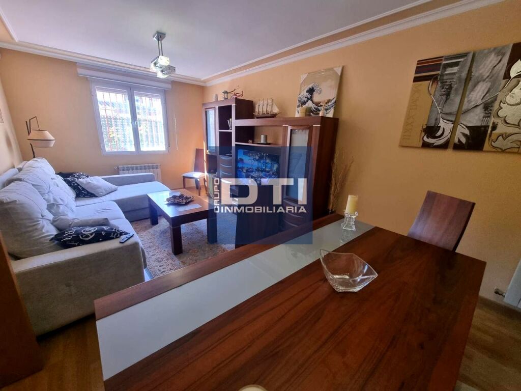 Chalet adosado en La Gineta con patio, garaje amplio y todas - foto 3