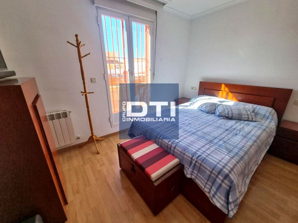 Chalet adosado en La Gineta con patio, garaje amplio y todas - foto 4