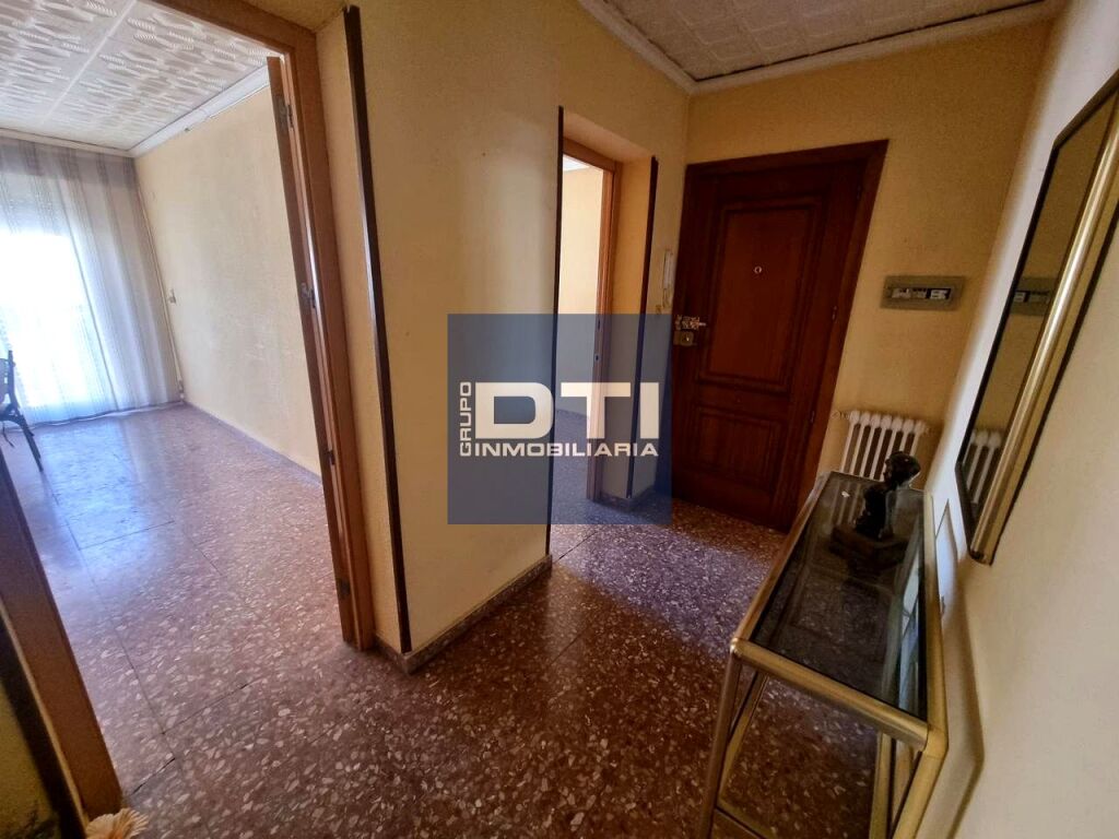 Piso de 4 habitaciones con cochera privada en venta – San Pablo, Albacete