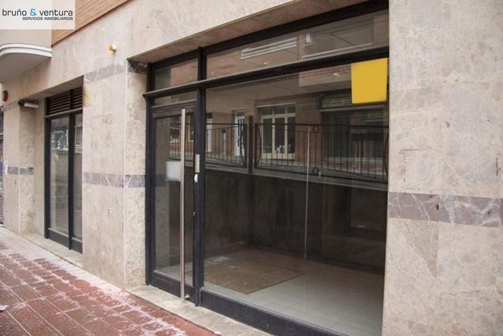 LOCAL EN TORREDEMBARRA - foto 2