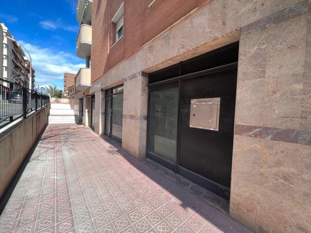 LOCAL EN TORREDEMBARRA - foto 17