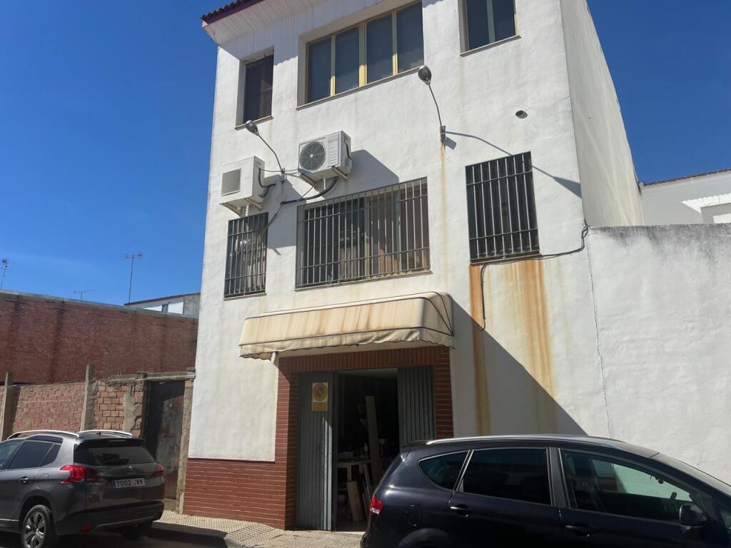 SE VENDE MAGINIFICO LOCAL - foto 2