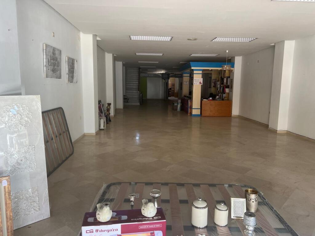 SE VENDE MAGINIFICO LOCAL - foto 12