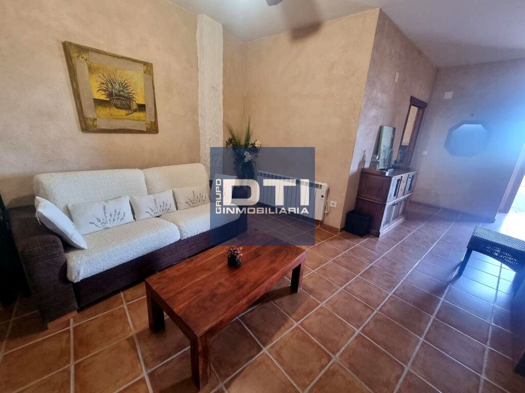 Casa en venta en Chinchilla de Montearagón con hidromasaje y sótano independiente, a 10 minutos de Albacete