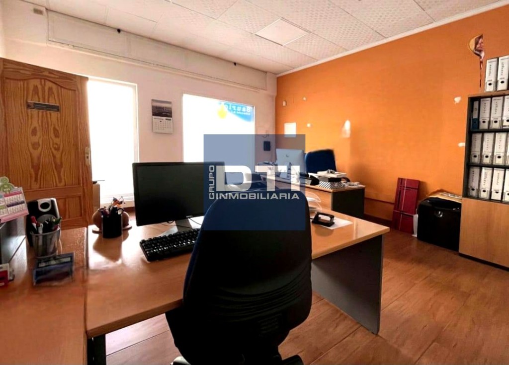 Local profesional 145 m² 4 despachos cerca de la Feria Barri