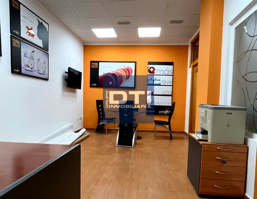 Local profesional 145 m² 4 despachos cerca de la Feria Barri - foto 2