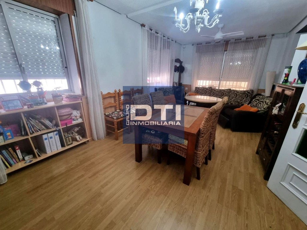 Chalet pareado en zona Fátima con amplitud y excelente comunicación. Albacete
