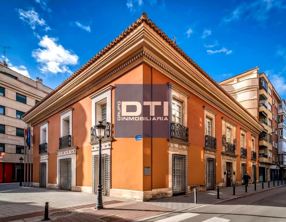 Se vende piso junto a Casa Perona. 5 habitaciones, garaje y  - foto 2