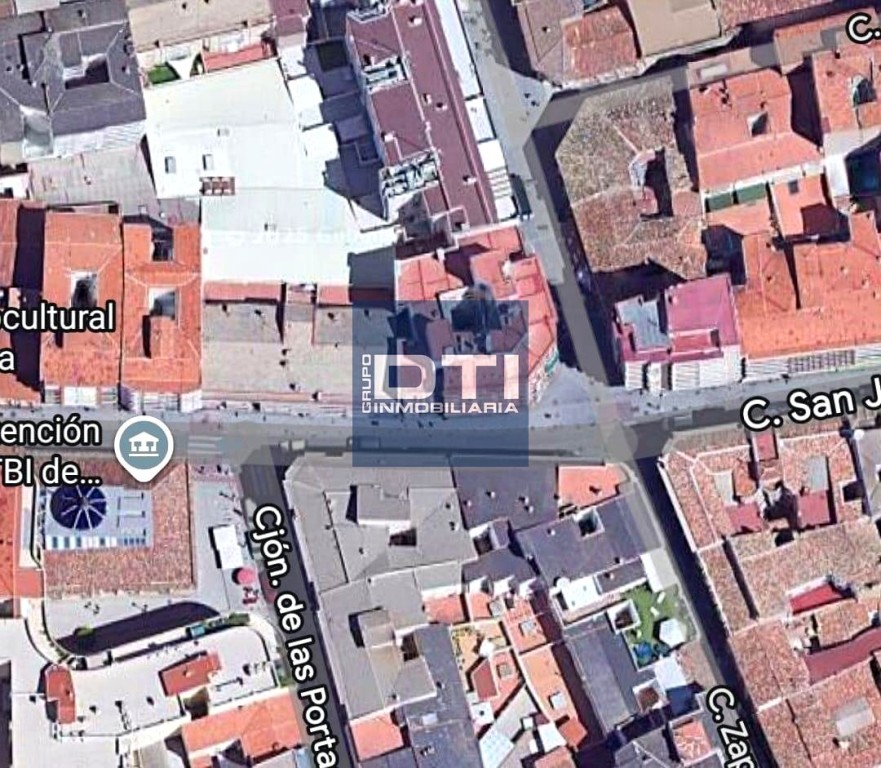 Se vende piso junto a Casa Perona. 5 habitaciones, garaje y  - foto 4