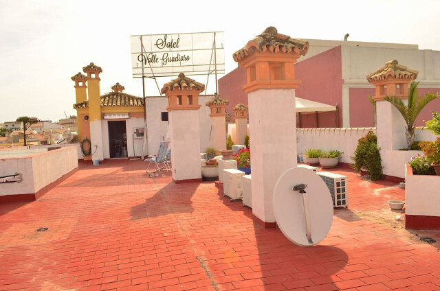 Edificio singular en Venta en Pueblo Nuevo De Guadiaro Cádiz - foto 8