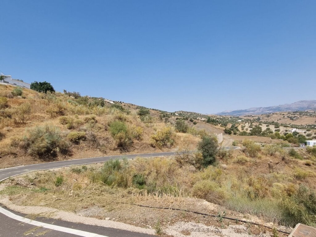 GRAN FINCA EN LA VIÑUELA AL LADO DEL PANTANO - foto 14