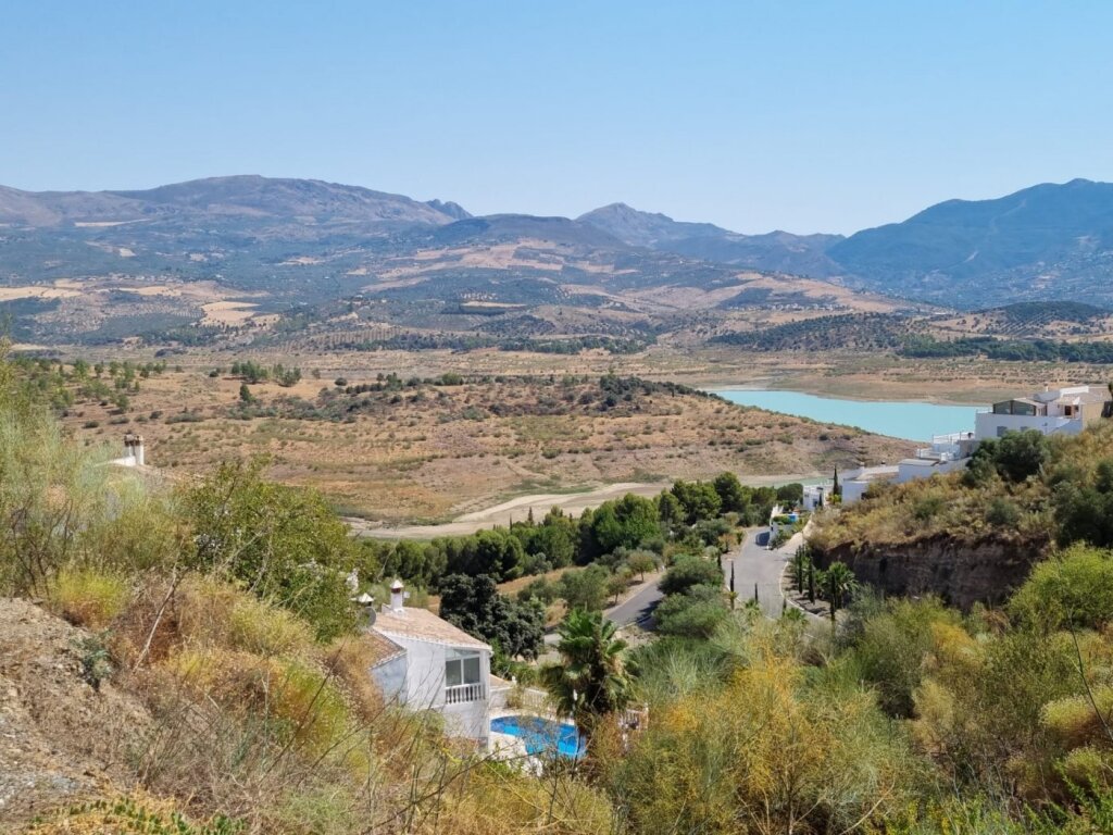 GRAN FINCA EN LA VIÑUELA AL LADO DEL PANTANO - foto 17
