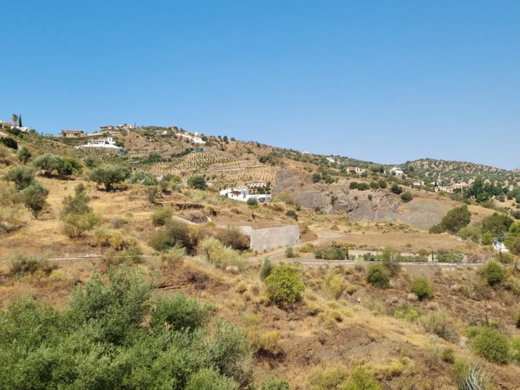GRAN FINCA EN LA VIÑUELA AL LADO DEL PANTANO - foto 23