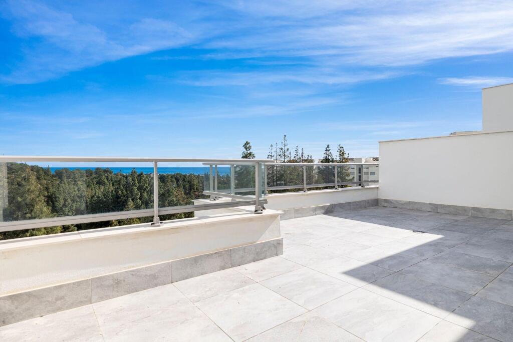 ÁTICO 4 dorm. A ESTRENAR, con 3 TERRAZAS amplias con VISTAS AL MAR y MONTAÑA, Mijas Costa