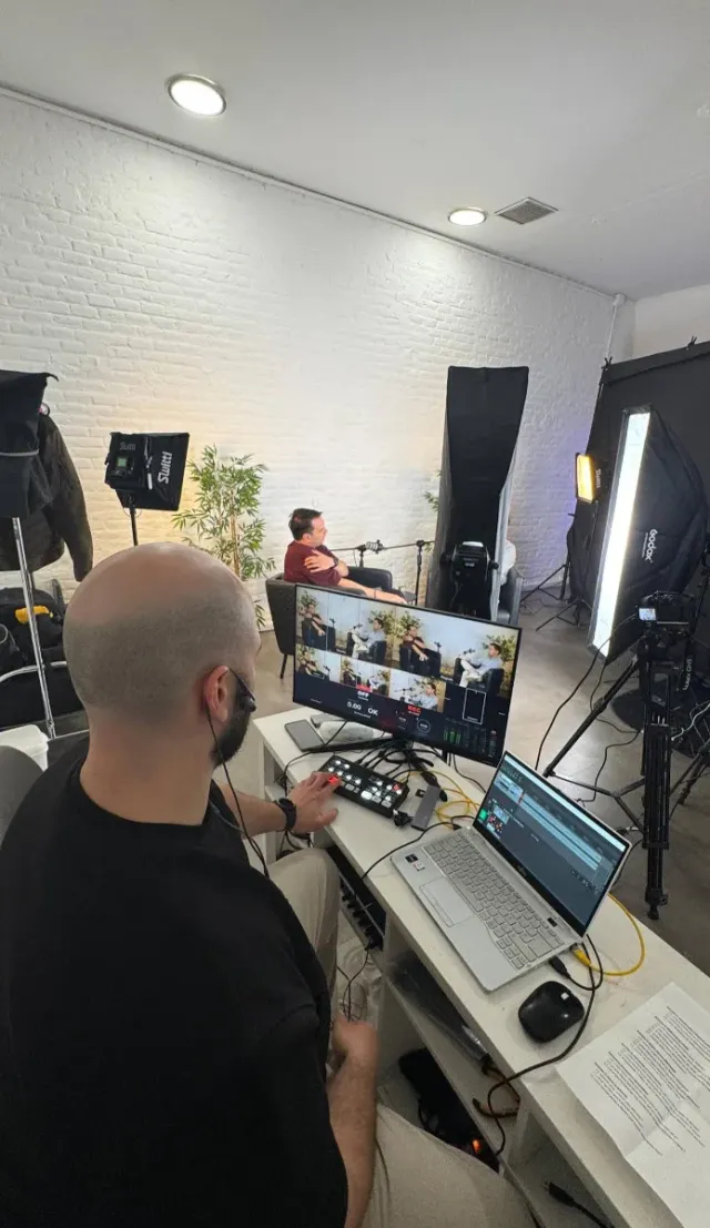 Plató de Podcast Profesional en KINEFOS