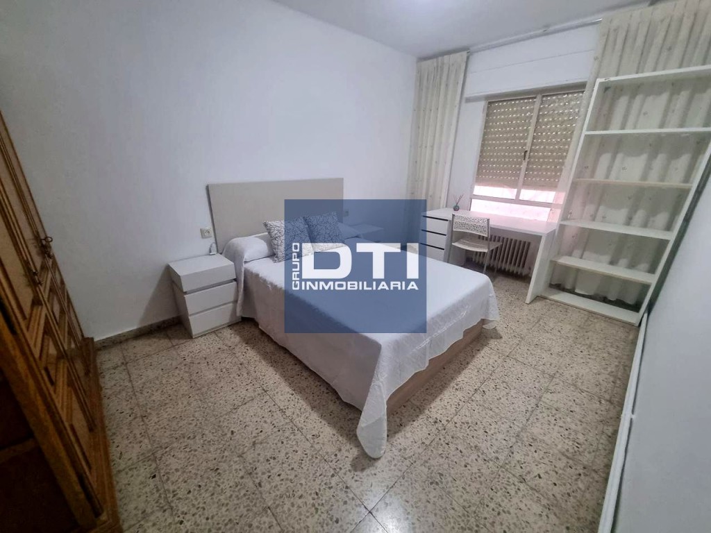 Amplio piso en Santa Teresa: 4 hab, 1 baño, balcón, y ascensor