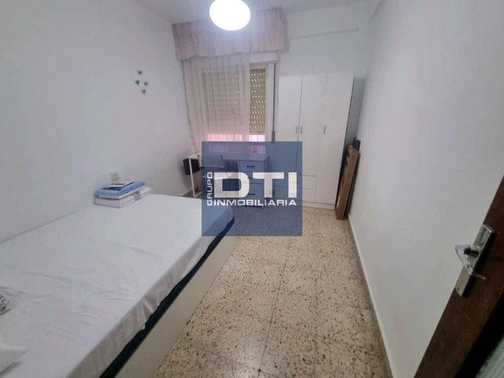 Amplio piso en Santa Teresa: 4 hab, 1 baño, balcón, y ascens - foto 2