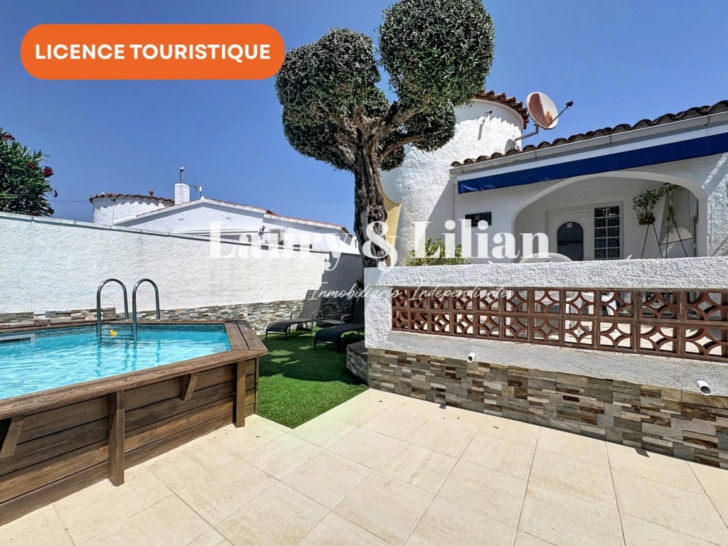 Casa con piscina, garaje y licencia turística