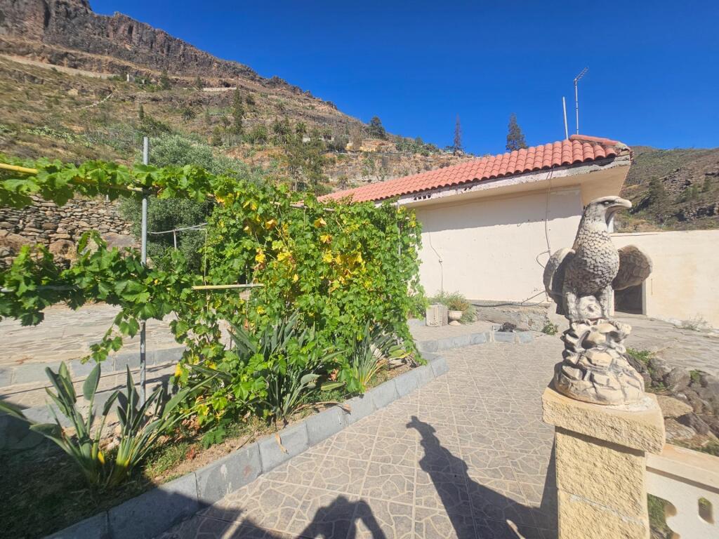 Finca rústica con vivienda, segunda edificación y 17.000 m2 