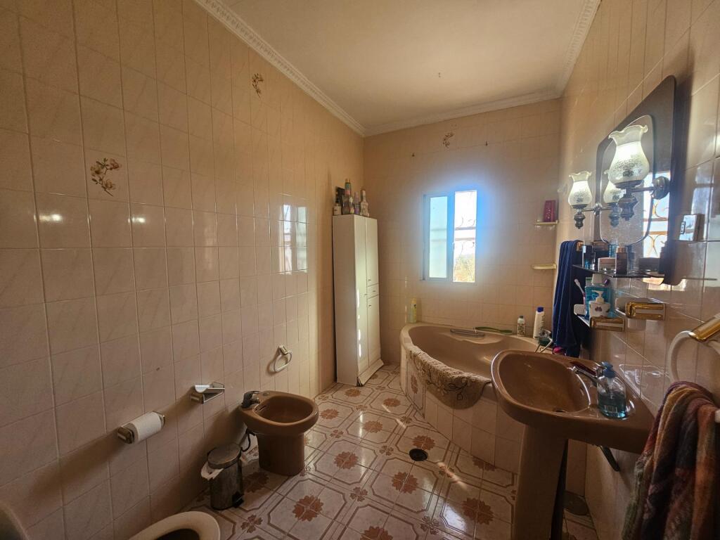Finca rústica con vivienda, segunda edificación y 17.000 m2  - foto 32