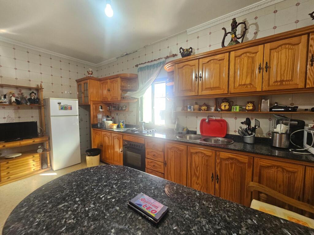 Finca rústica con vivienda, segunda edificación y 17.000 m2  - foto 36