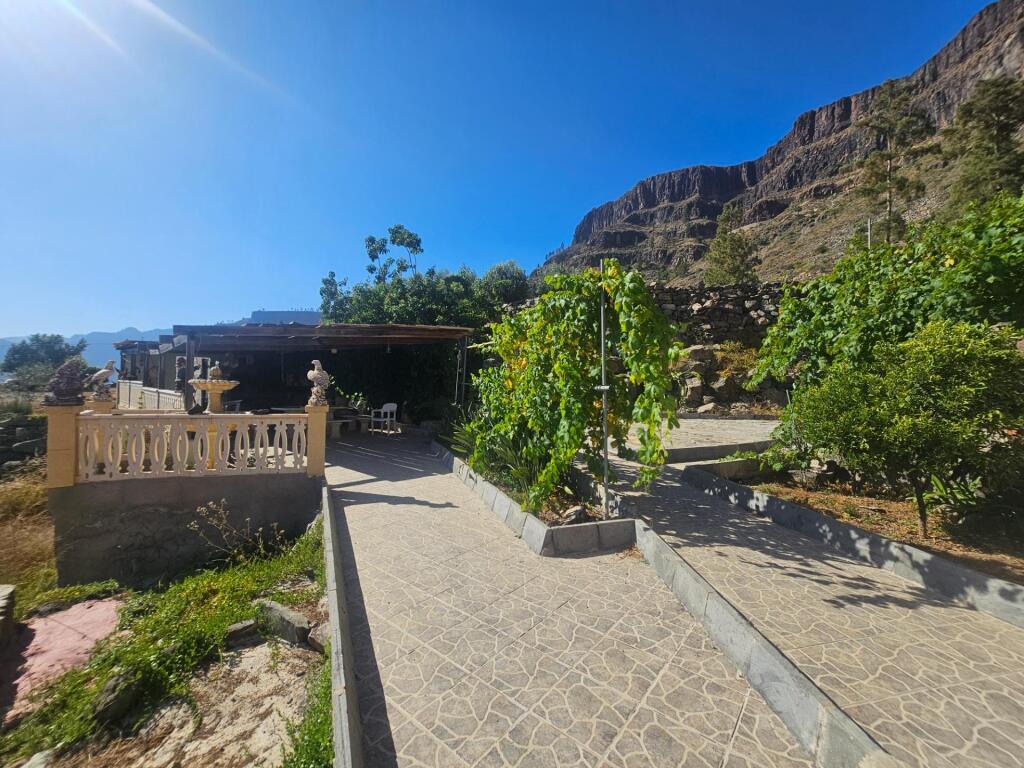 Finca rústica con vivienda, segunda edificación y 17.000 m2  - foto 6