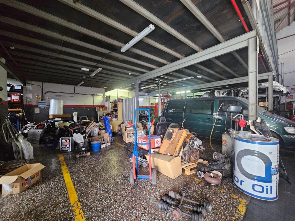 Nave industrial de 475 m2 en una excelente ubicación – Calle - foto 2