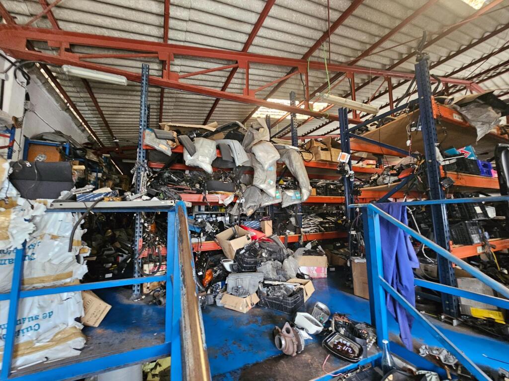 Nave industrial de 475 m2 en una excelente ubicación – Calle - foto 8