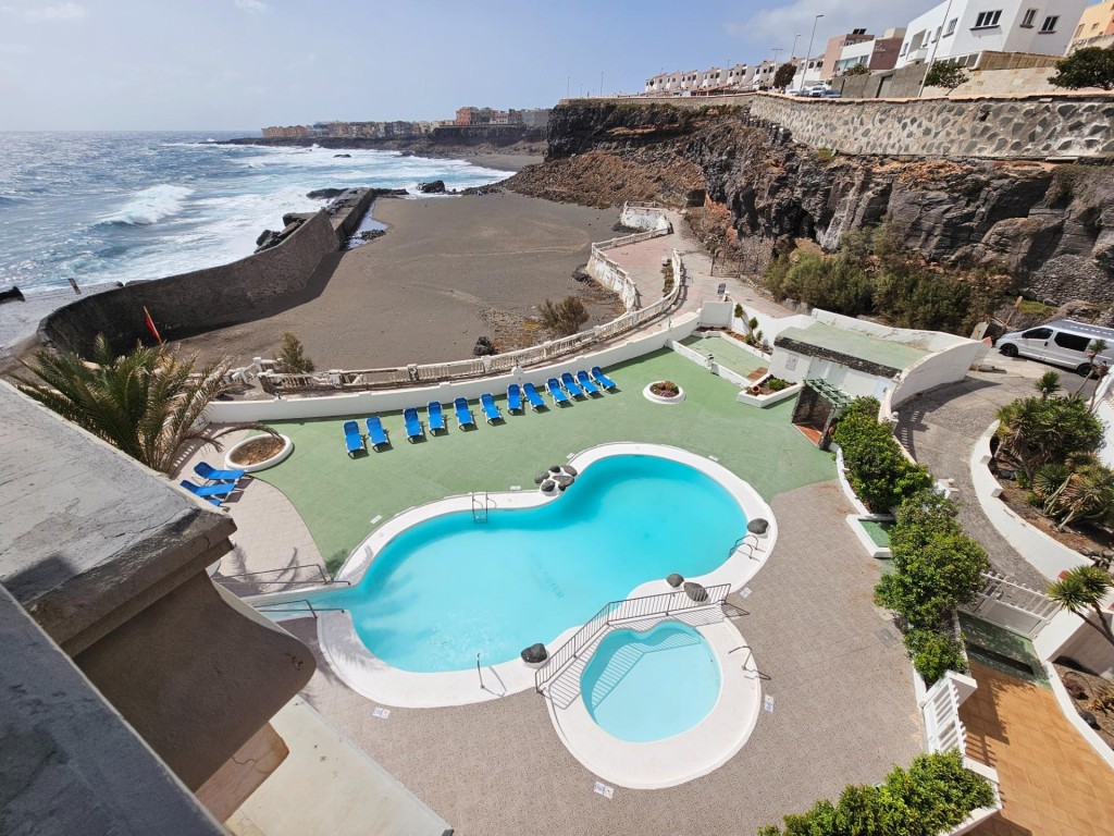 EXCLUSIVA VIVIENDA EN PRIMERA LÍNEA DE MAR EN LA COSTA DE TE
