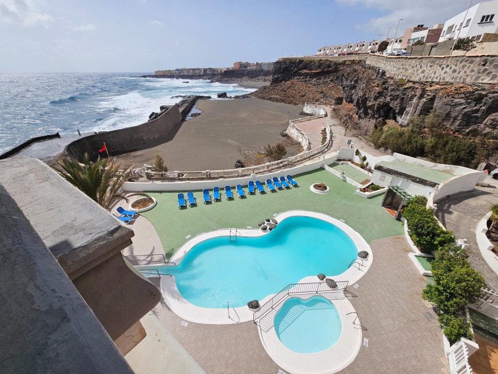 EXCLUSIVA VIVIENDA EN PRIMERA LÍNEA DE MAR EN LA COSTA DE TE - foto 2