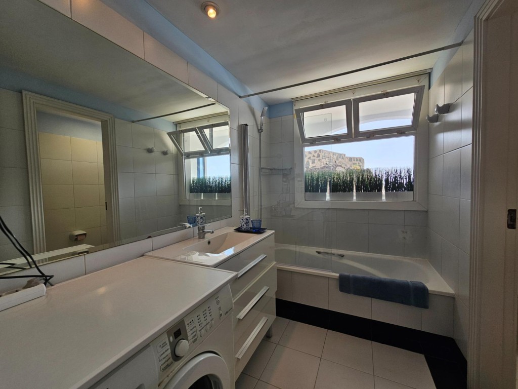 EXCLUSIVA VIVIENDA EN PRIMERA LÍNEA DE MAR EN LA COSTA DE TE - foto 19