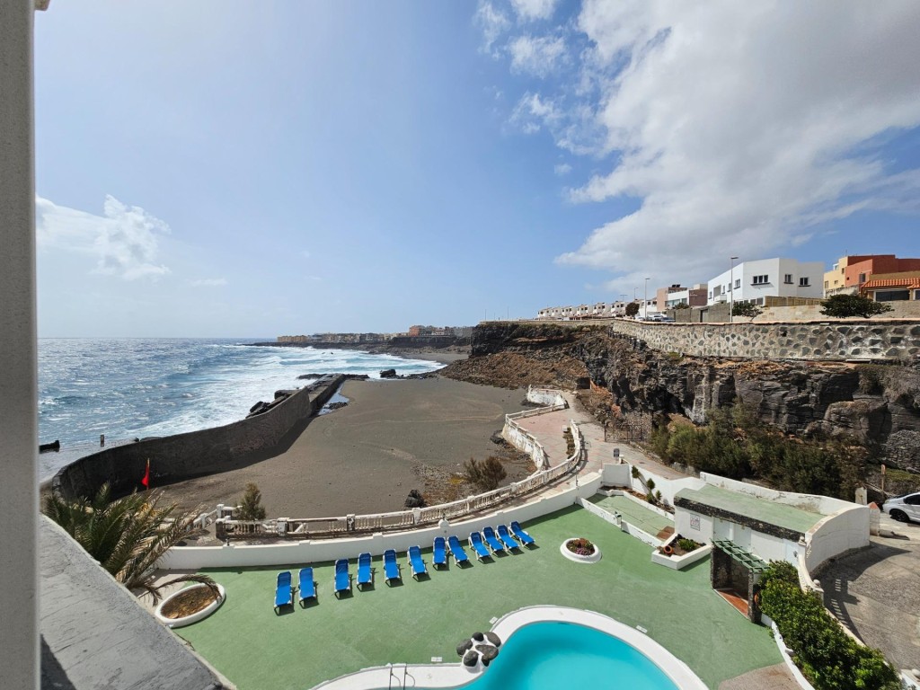 EXCLUSIVA VIVIENDA EN PRIMERA LÍNEA DE MAR EN LA COSTA DE TE - foto 3