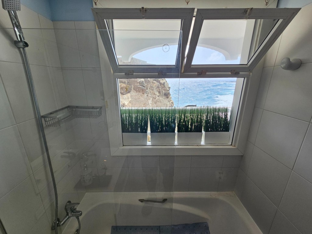EXCLUSIVA VIVIENDA EN PRIMERA LÍNEA DE MAR EN LA COSTA DE TE - foto 22