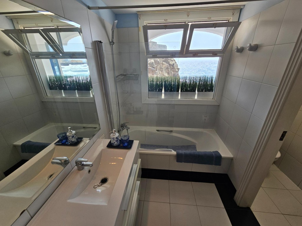 EXCLUSIVA VIVIENDA EN PRIMERA LÍNEA DE MAR EN LA COSTA DE TE - foto 24