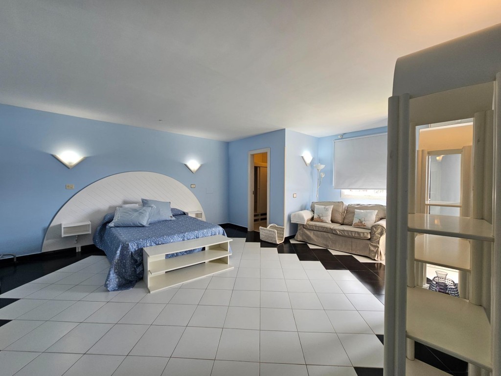 EXCLUSIVA VIVIENDA EN PRIMERA LÍNEA DE MAR EN LA COSTA DE TE - foto 27