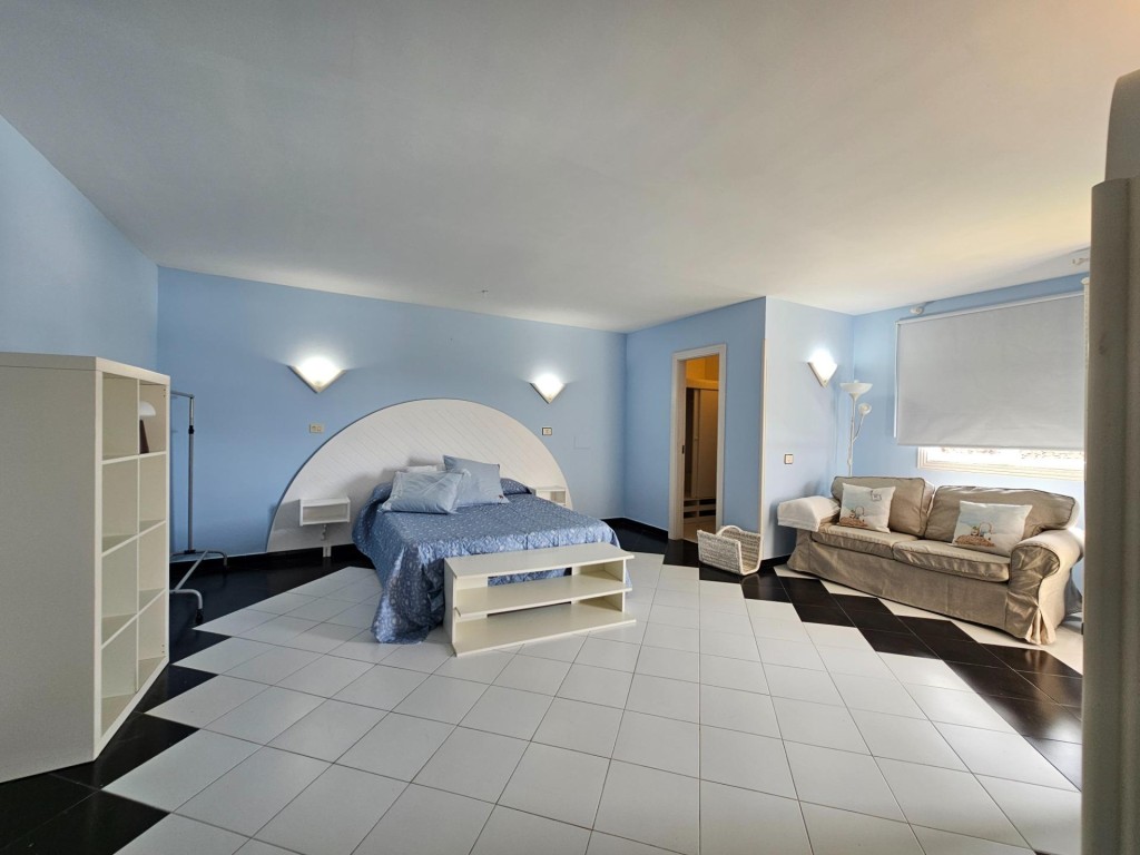 EXCLUSIVA VIVIENDA EN PRIMERA LÍNEA DE MAR EN LA COSTA DE TE - foto 28