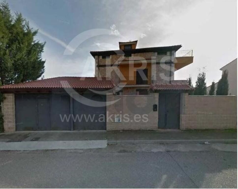 Chalet Independiente en Fresnillo De Las Dueñas
