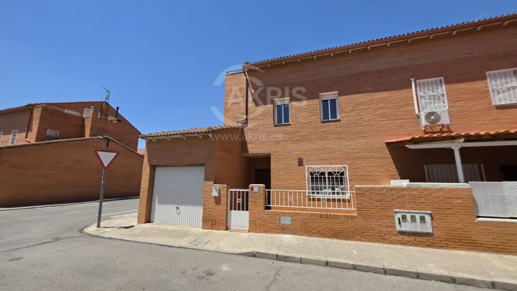 Chalet Pareado en Chozas De Canales - foto 2