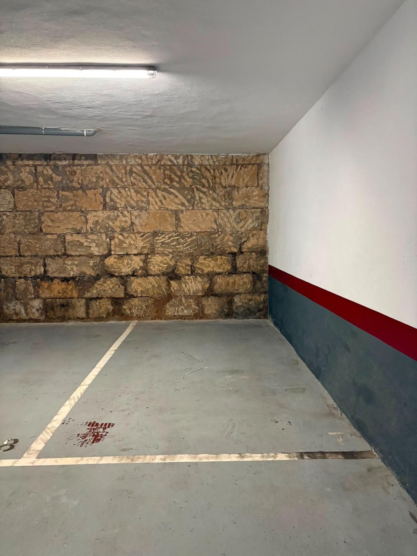 Plaza de garaje en Carrer Andreu Feliu | Junto a Blanquerna  - foto 2