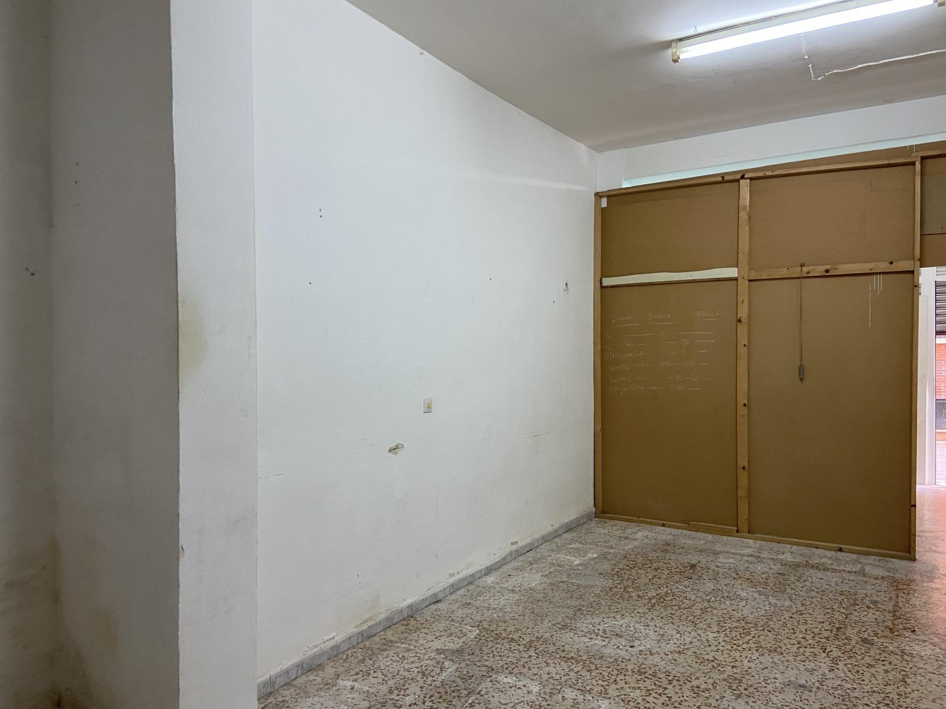 LOCAL COMERCIAL ENTRE AV. BARCELONA Y AV. LIBIA - foto 11